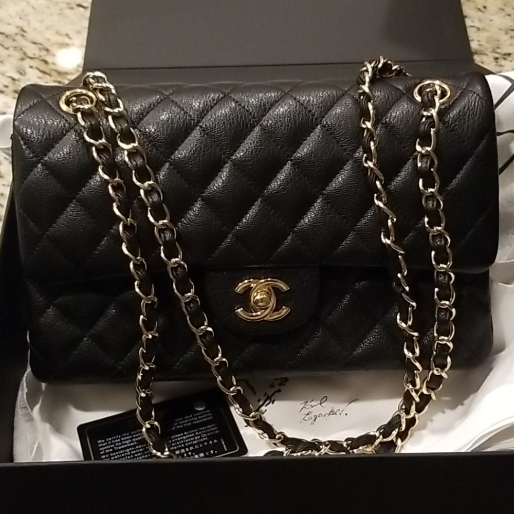 Medium Classic Flap bag quilted caviar leather